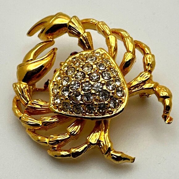 Whimsy Crab Brooch Pin Rhinestones Red Eyes Gold Tone Figural Ocean - Picture 3 of 4